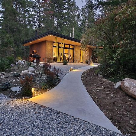 Отель The Shed At Moon Dance Madeira Park Экстерьер фото